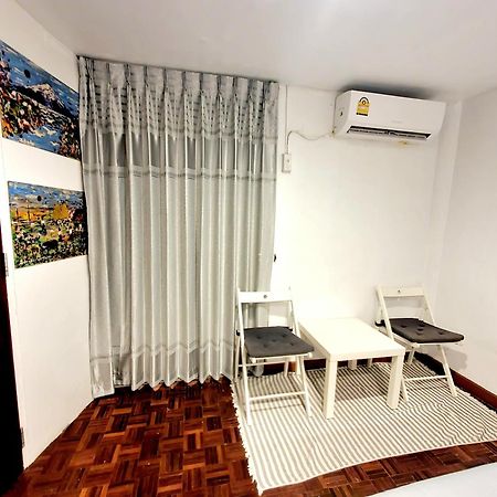 Home16 Sukhumvit16 Бангкок Экстерьер фото