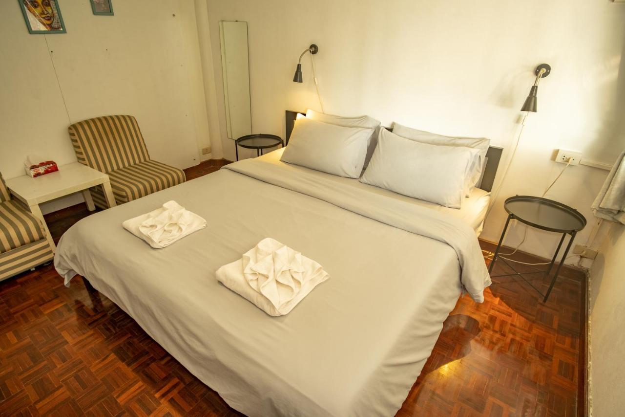 Home16 Sukhumvit16 Бангкок Экстерьер фото