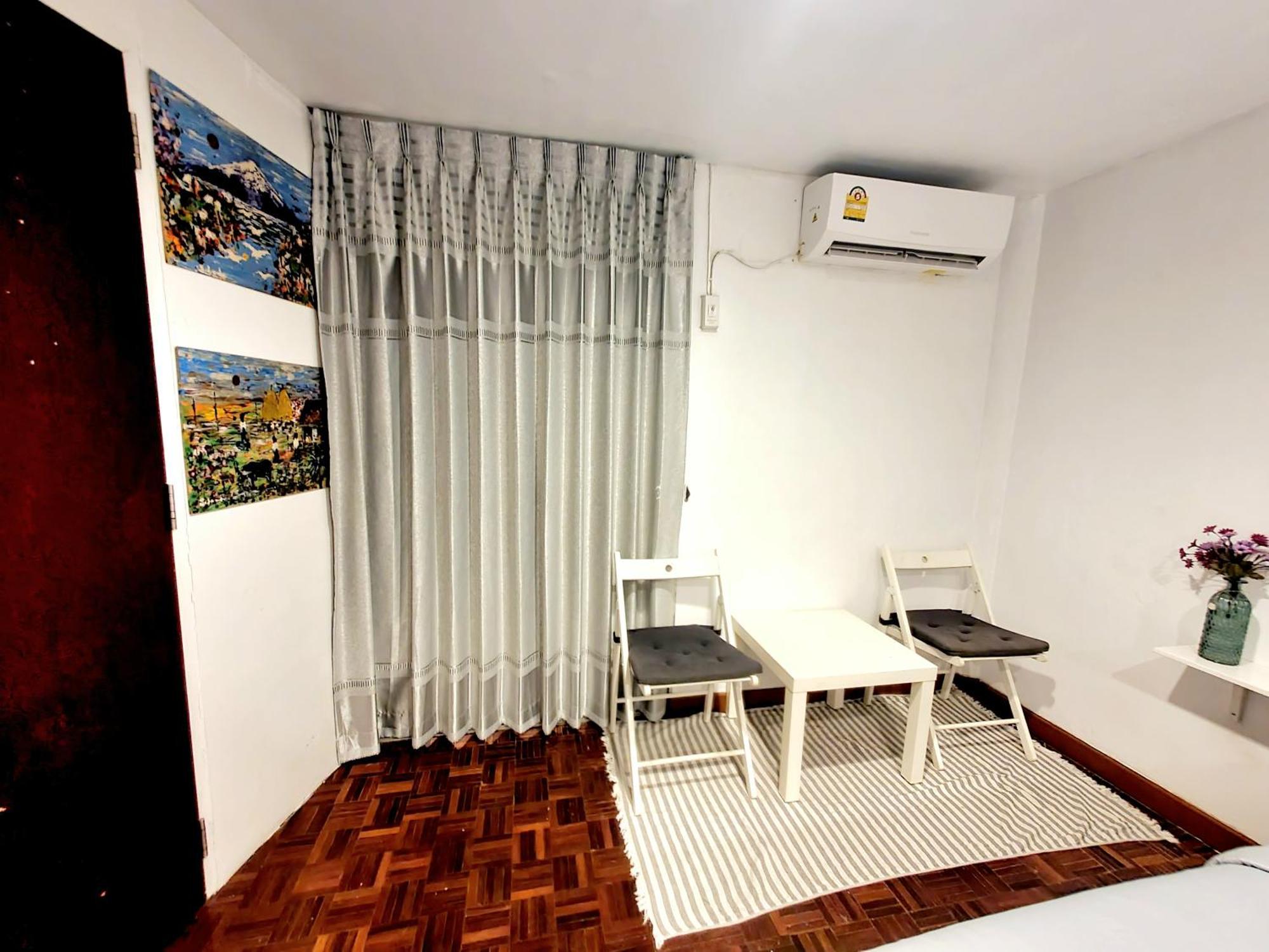 Home16 Sukhumvit16 Бангкок Экстерьер фото
