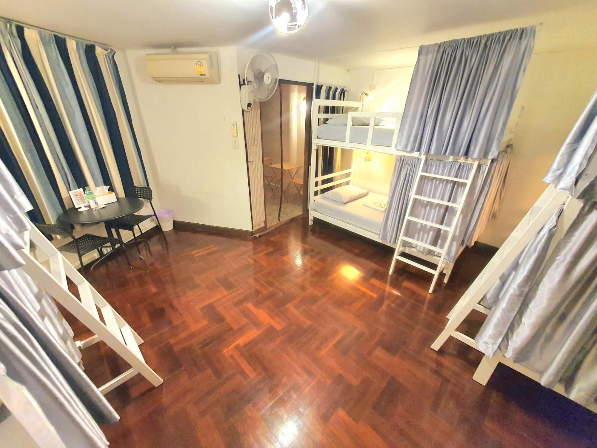 Home16 Sukhumvit16 Бангкок Экстерьер фото
