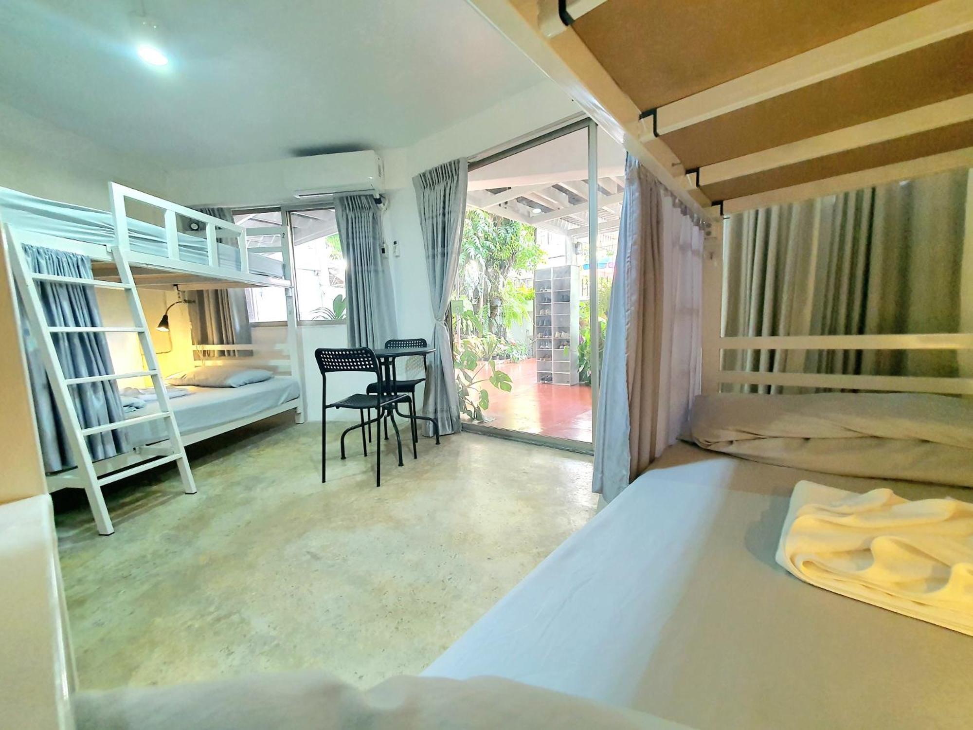 Home16 Sukhumvit16 Бангкок Экстерьер фото