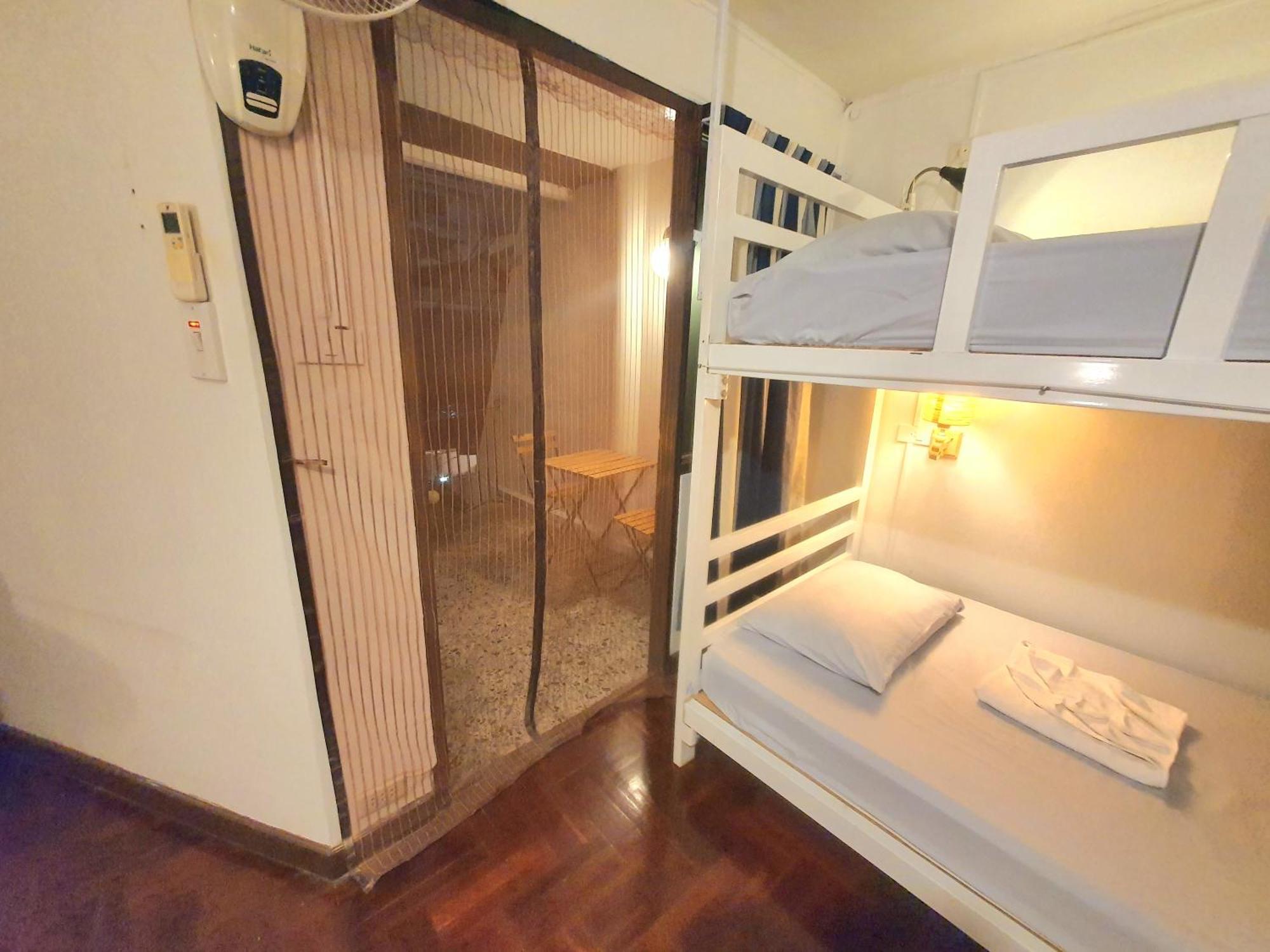 Home16 Sukhumvit16 Бангкок Экстерьер фото