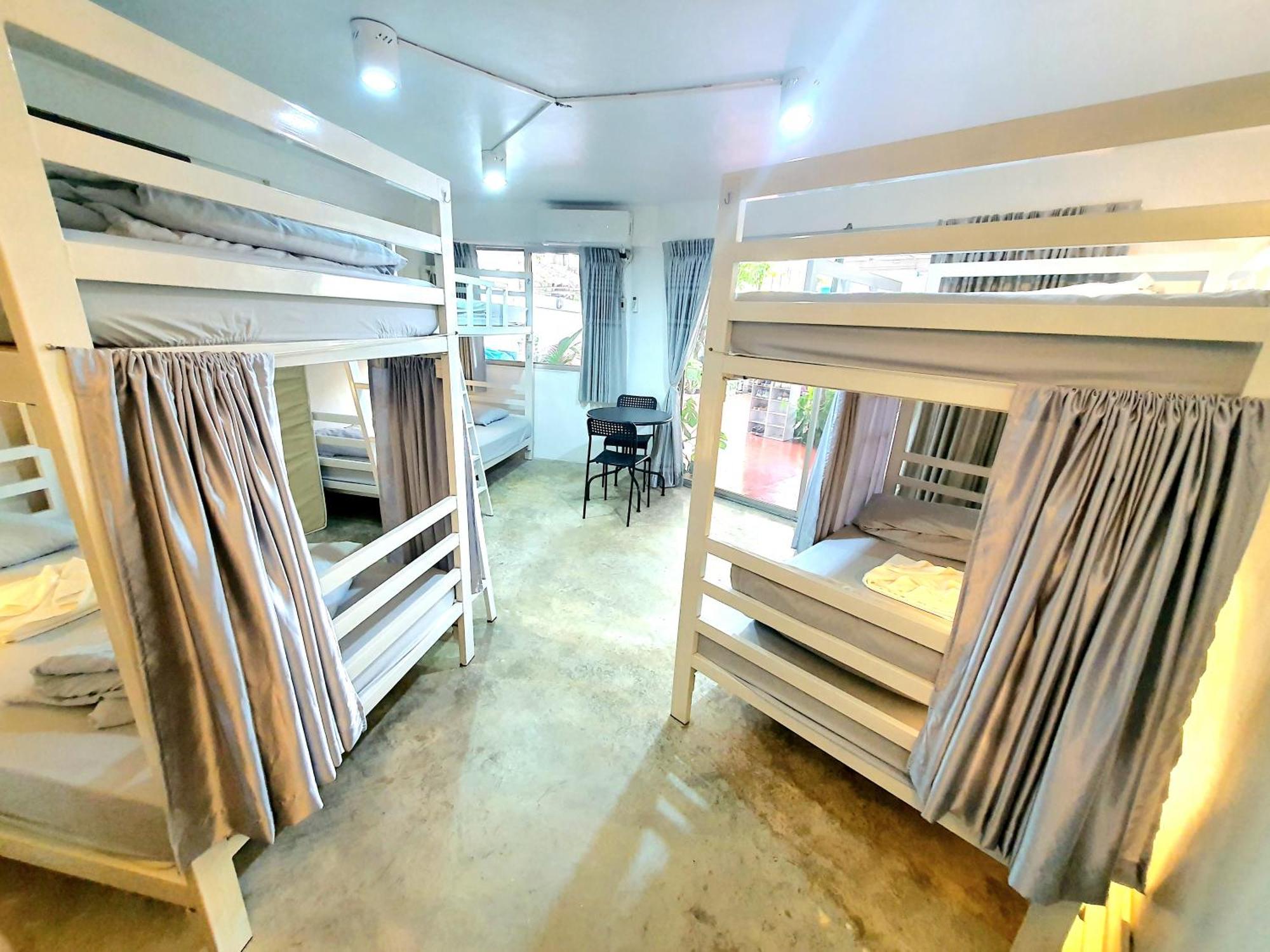 Home16 Sukhumvit16 Бангкок Экстерьер фото
