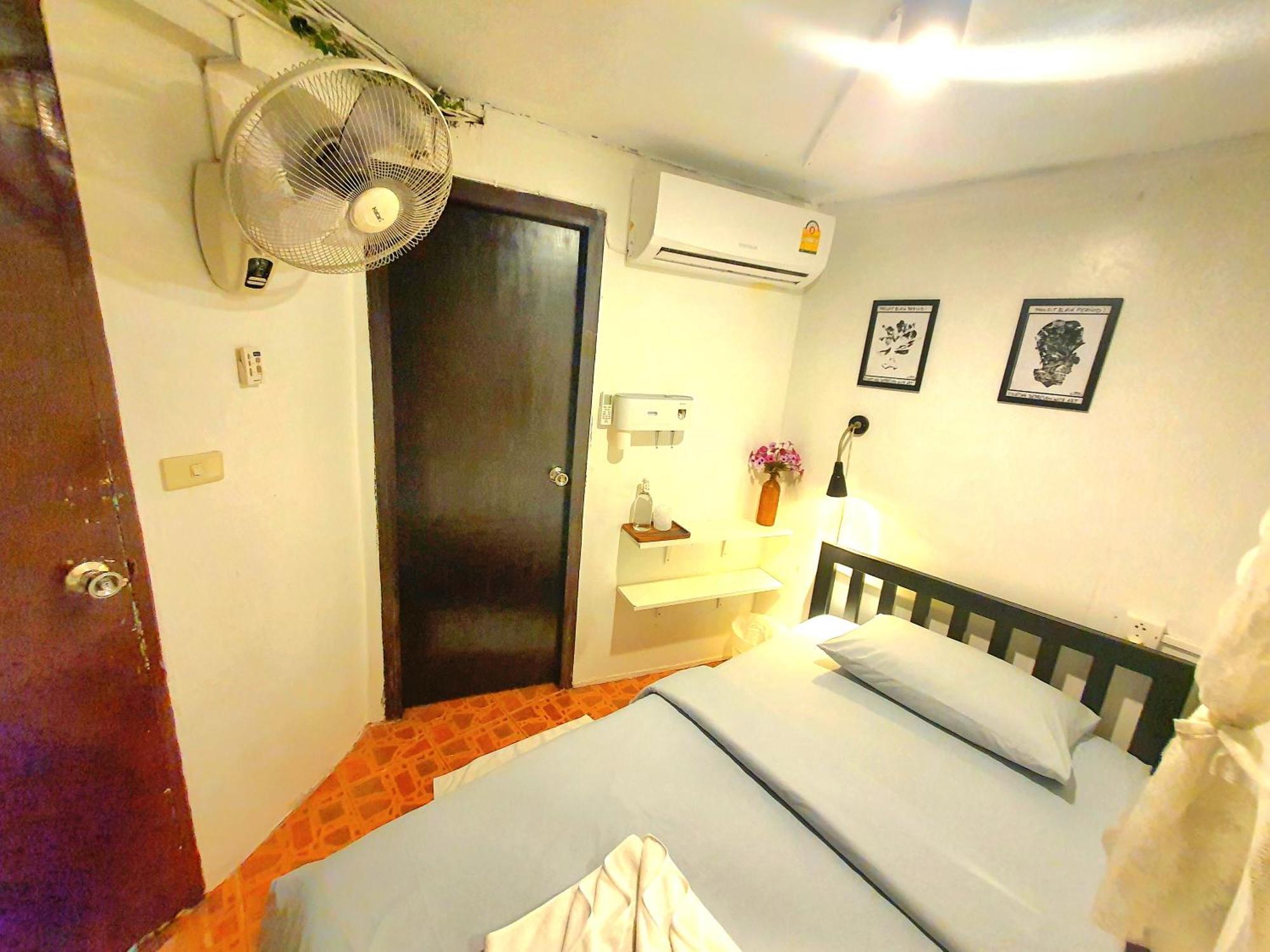 Home16 Sukhumvit16 Бангкок Экстерьер фото
