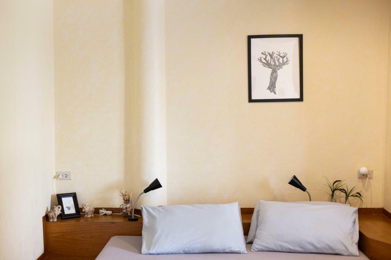 Home16 Sukhumvit16 Бангкок Экстерьер фото